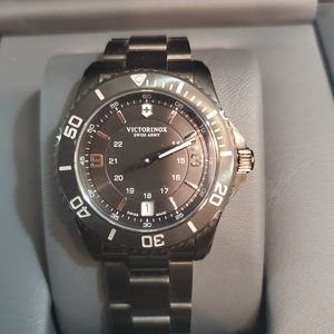 Victorinox Maverick Black Dial Ladies Watch